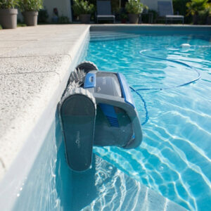 EP_M700_MTAU_Image3_2000x2000_WaterlineCleaning1